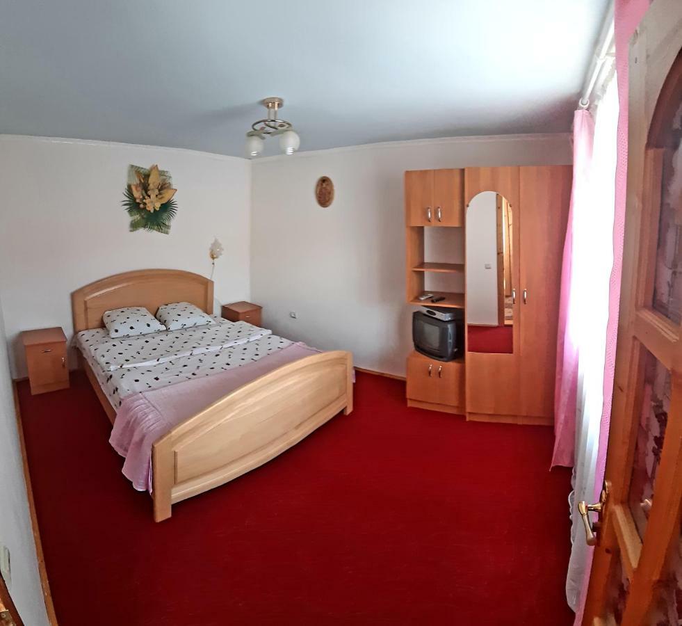 Guest House Karpaty 亚列姆切 外观 照片